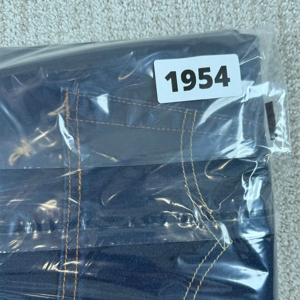 NEW Levi's 505 Mens 34x30 (Actual 32x29) Regular Fit Straight Leg Jeans *Read
